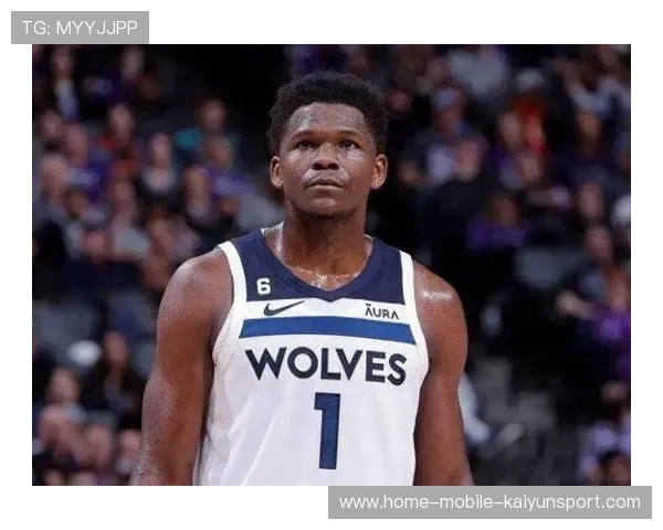 爱德华兹对位杀伤拉满！造犯规与罚球双高效