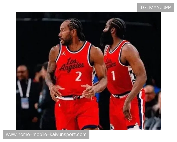 伦纳德低位转身造杀伤，快船稳住防线