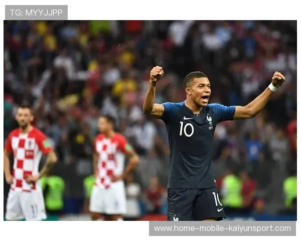 姆巴佩制造禁区混乱，法国再度占据进攻主导权